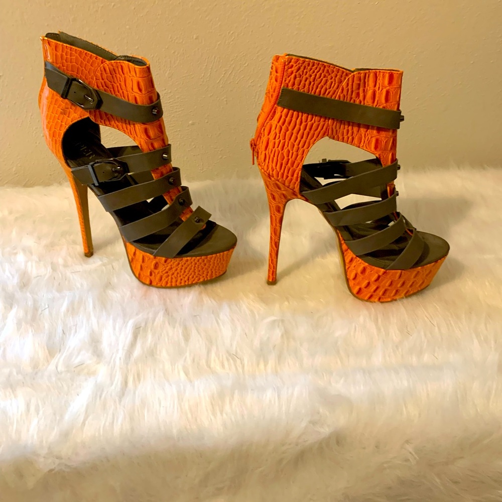 Super Cute Orange&Gray heels